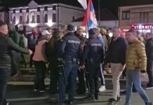 Verbalne provokacije i čarke između pristalica Studentske liste i SNS na okupljanju kod kružnog toka “Moravica“