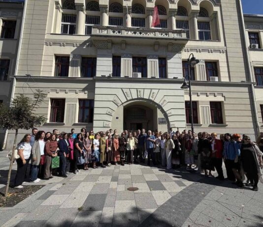 Još jedan protest ispred Gimnazije, najavljena sva pravna sredstva da za direktorku bude imenovana Irena Simiović