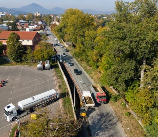 Potpuna rekonstrukcija Ulice Nikole Tesle od “Lidla“ do tržnog centra BIG Čačak: Novi asfalt, trotoari, rasveta…